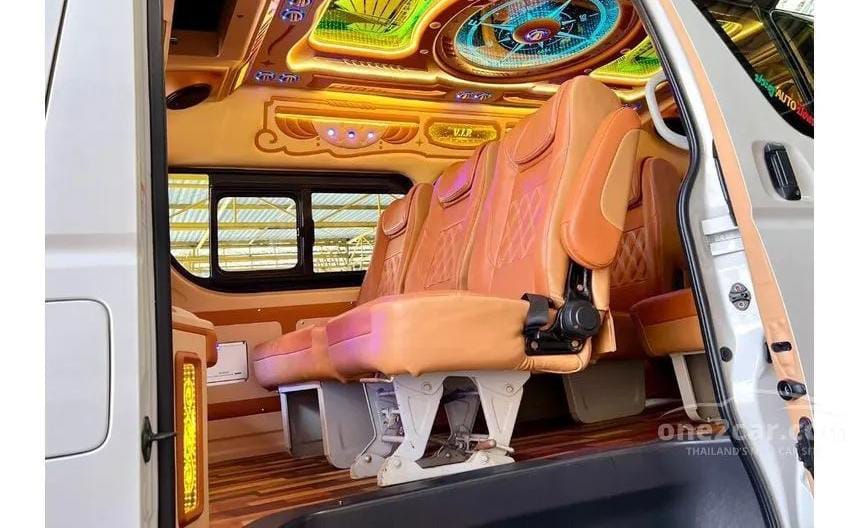 2017 Toyota Hiace Commuter